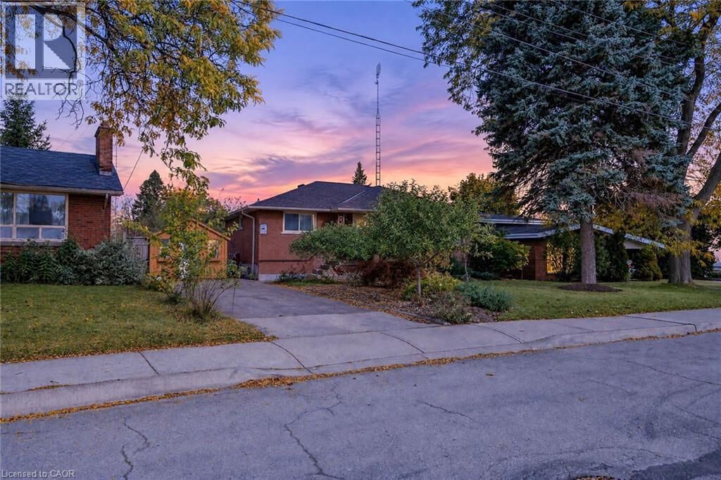 Property Photo:  6 Sandringham Avenue  ON L9C 2H4 