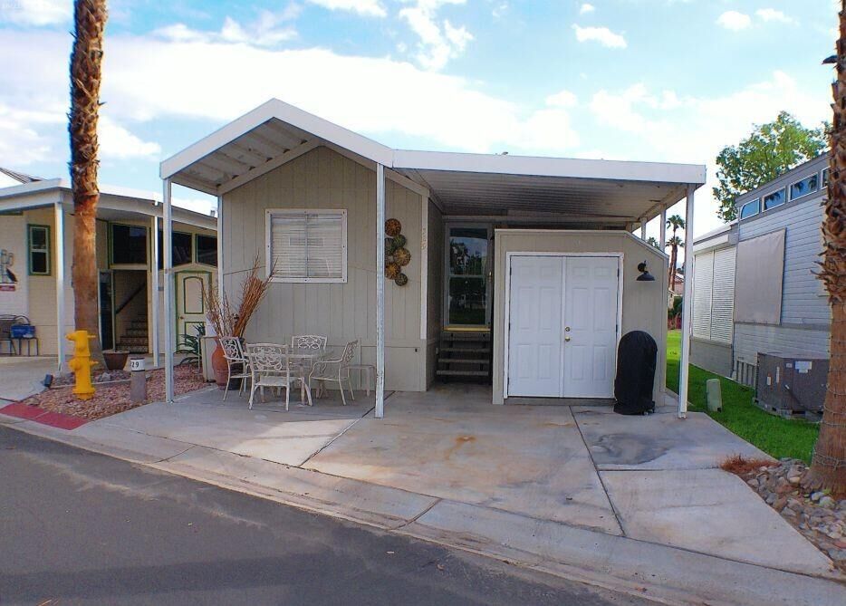 Property Photo: 84136 Ave 44, #729 CA 92203