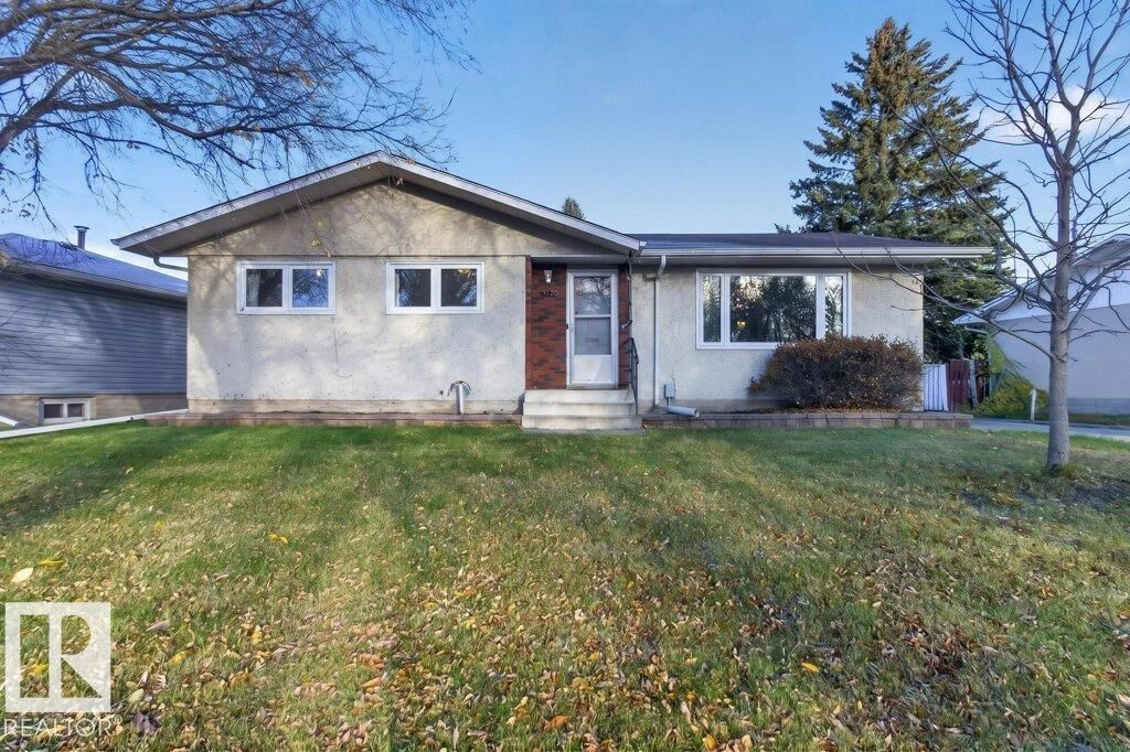 Property Photo:  9120 92 Avenue  AB T8L 1A7 
