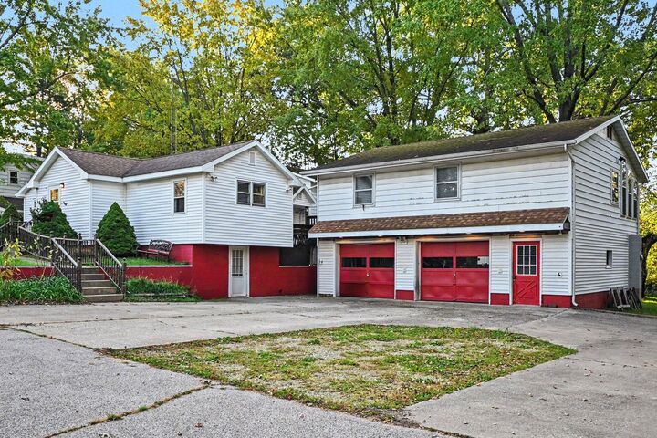 Property Photo:  2854 Oak Street  MI 49127 