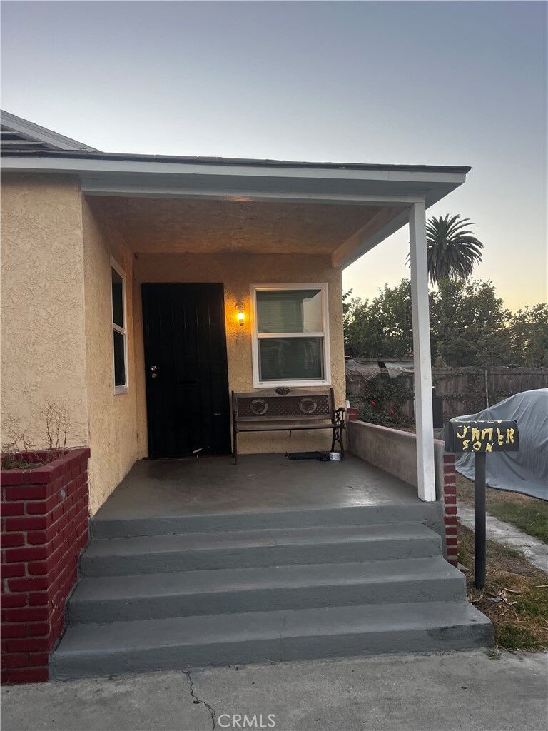 Property Photo:  950 E 113th  CA 90059 