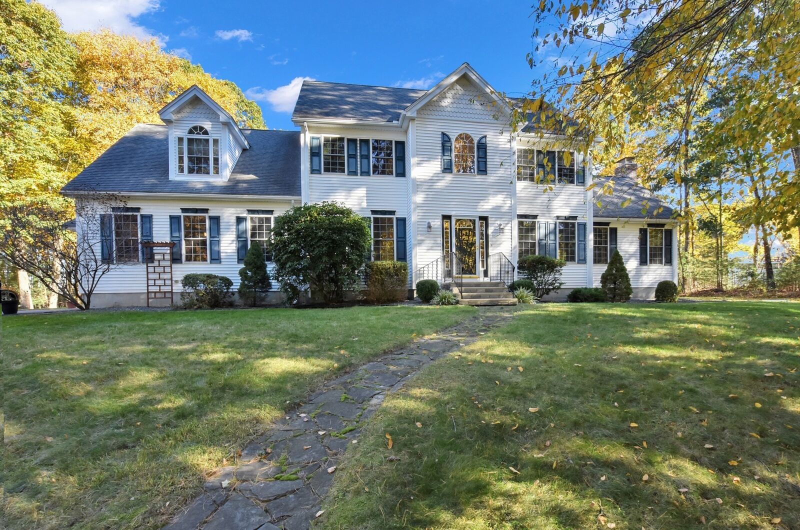 Property Photo: 2 Fairway View Dr MA 01516