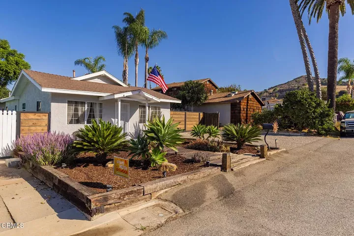 Property Photo:  61 McKee Street  CA 93001 
