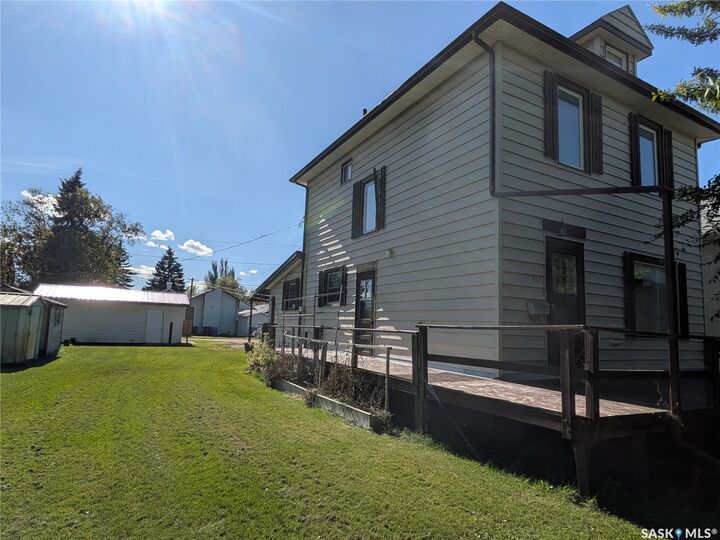 Property Photo:  337 9th Street E  SK S6V 0X9 