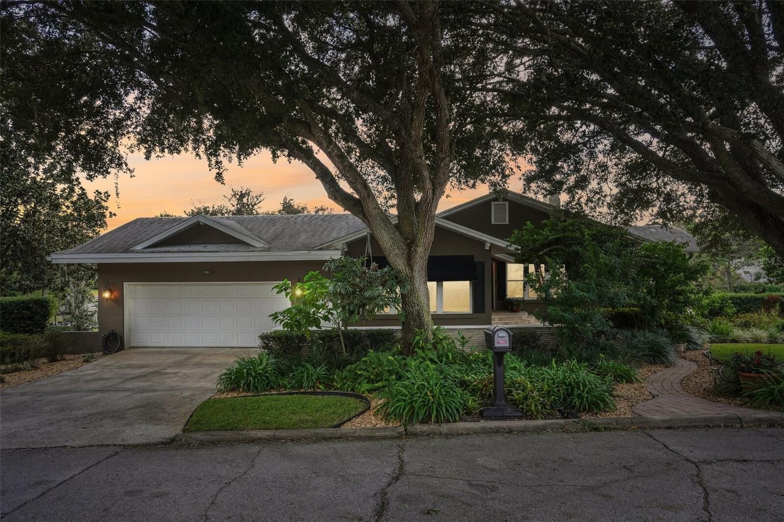 Property Photo: 1501 Fahnstock Street FL 32726