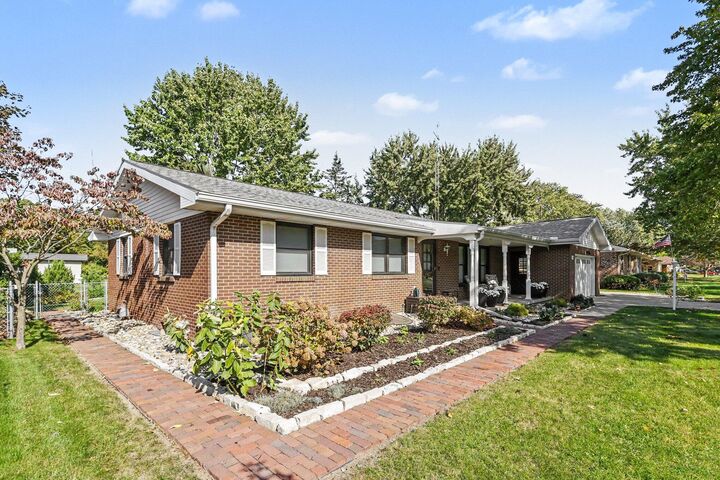Property Photo:  1627 Old Hickory Lane  MI 49085 