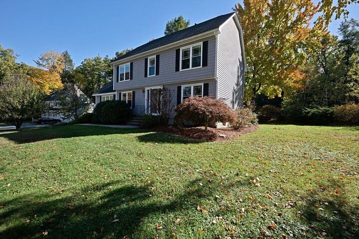 Property Photo:  10 Cathedral Circle  NH 03063 