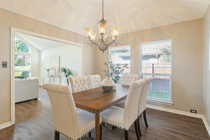 Property Photo:  913 Royal Oaks Drive  TX 75067 