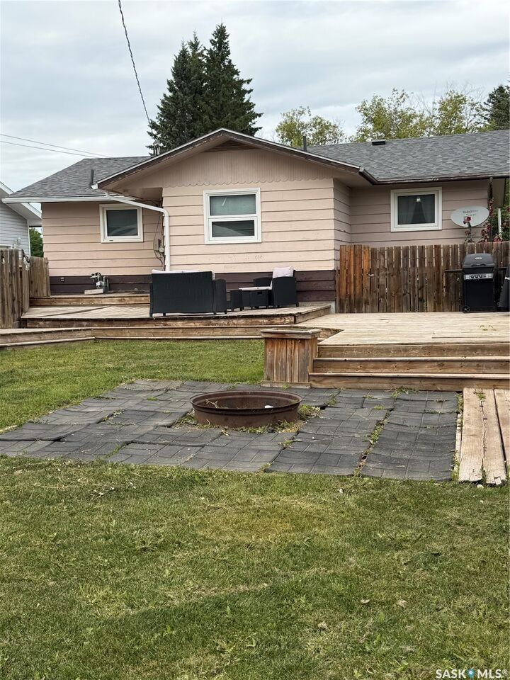 Property Photo:  121 Pine Street  SK S0E 1H0 