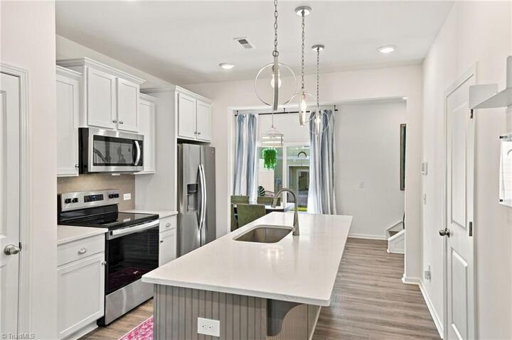 Property Photo:  1902 Ardmore Commons Drive  NC 27103 