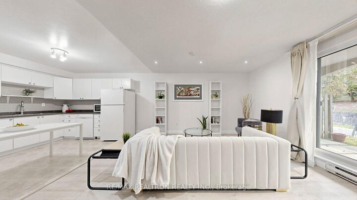 Property Photo:  10 Moonstone Byway 151  ON M2H 3J3 