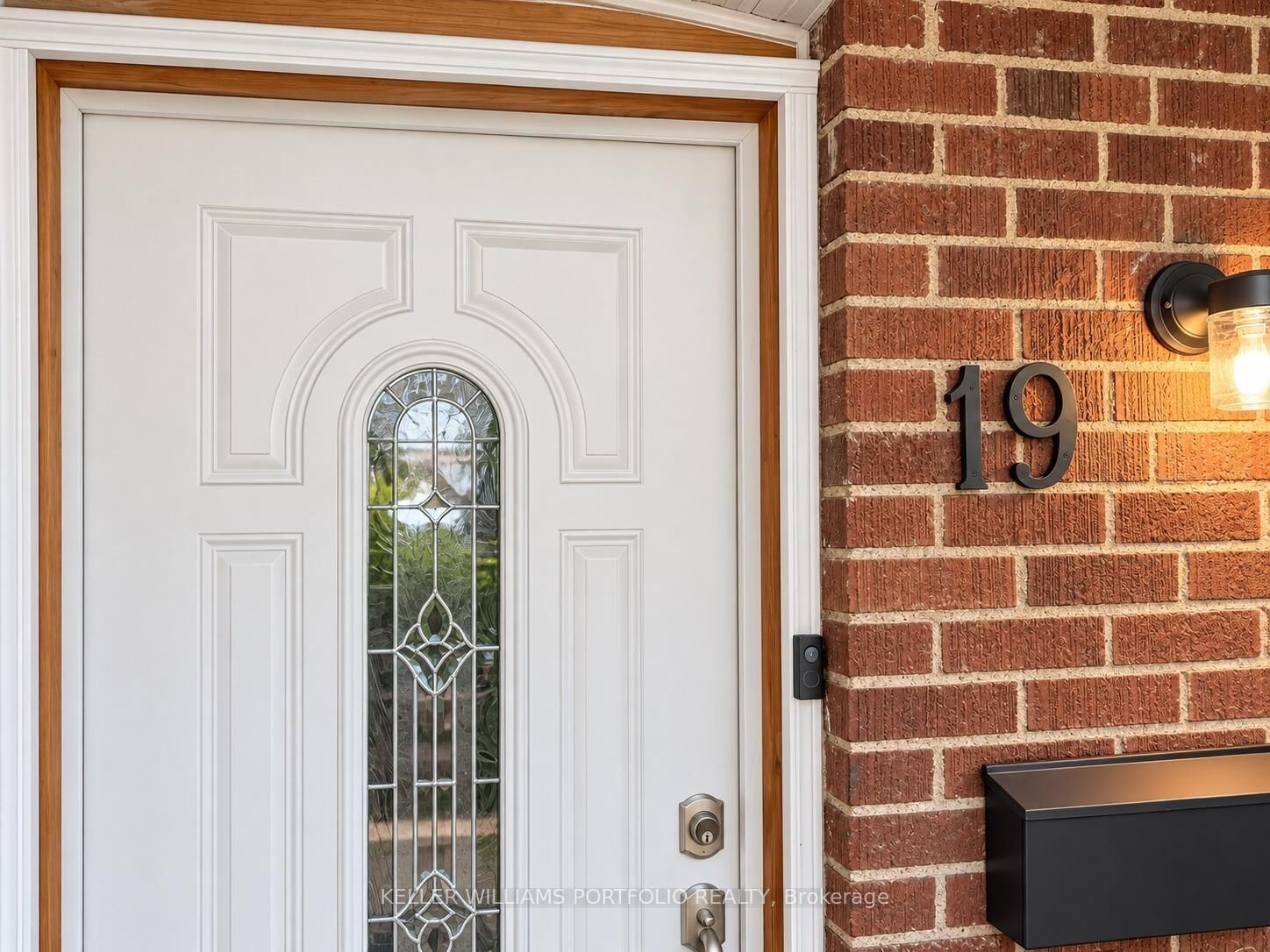 Property Photo:  19 Kelvin Avenue  ON M4C 5C7 