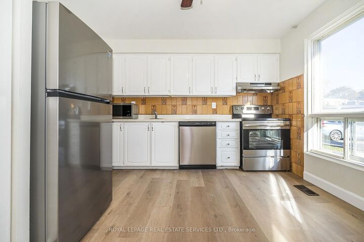 Property Photo:  707 Burnhamthorpe Road 51  ON M9C 2Z6 
