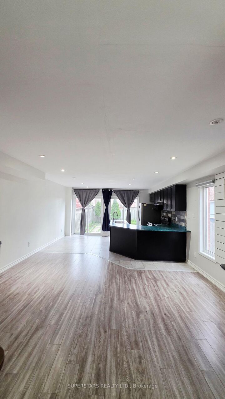 Property Photo:  1200 Foxglove Place  ON L5V 2N1 