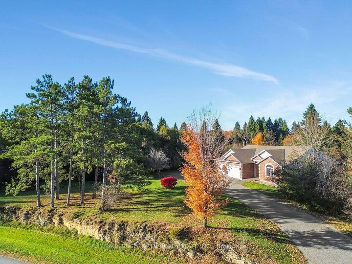 Property Photo:  212 Malcolm's Way  ON K7A 4S7 