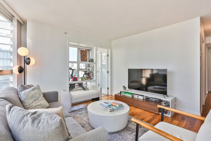 Property Photo:  1438 Richards Street 1906  BC V6Z 3B8 