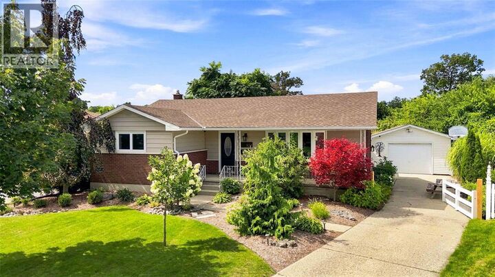 Property Photo:  820 Woodward Crescent  ON N7V 2E6 