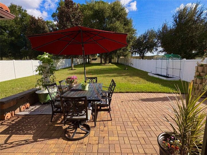 Property Photo:  