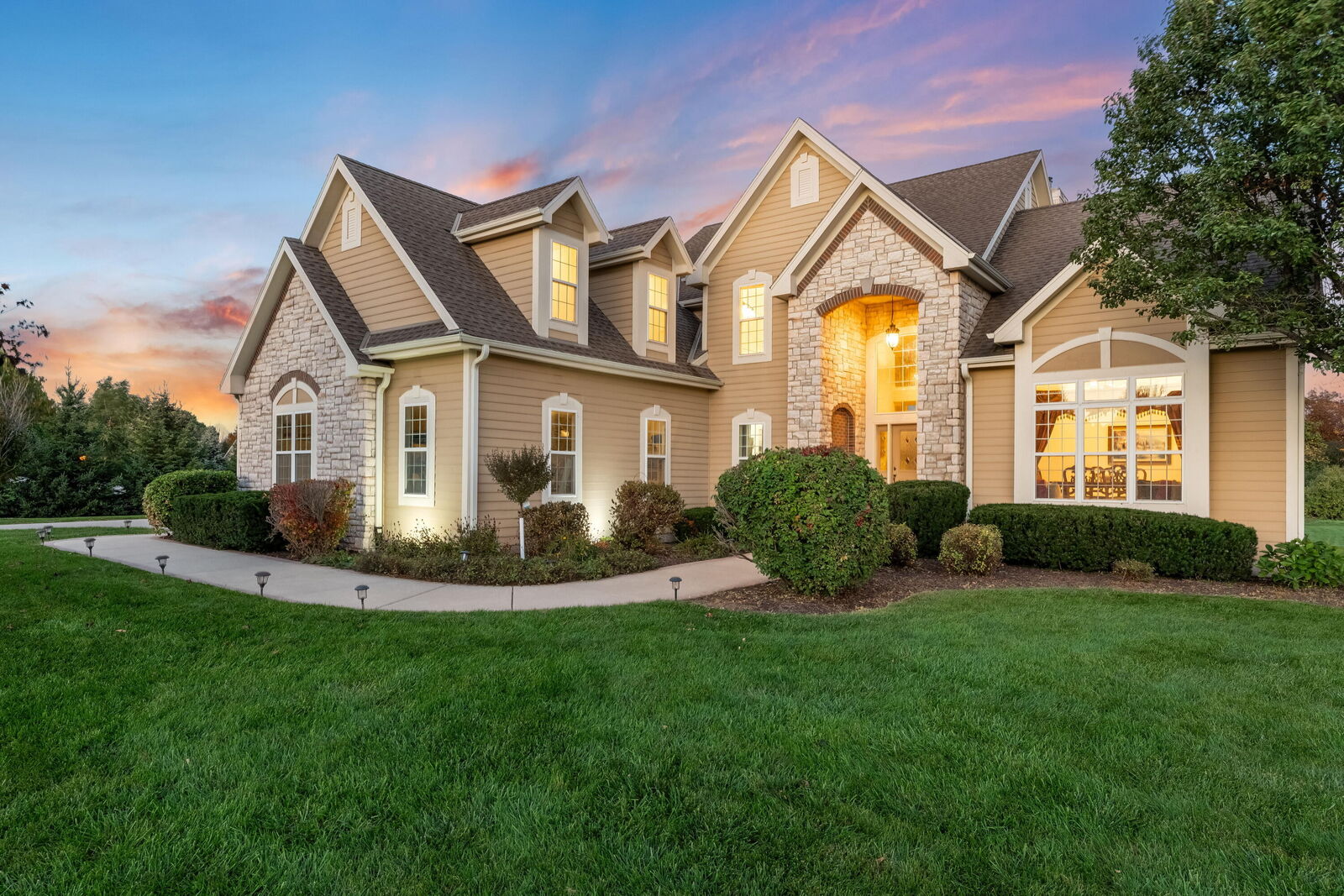 Property Photo: 756 Tallgrass Ct WI 53017