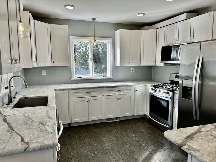 Property Photo:  21 Waverley 21  MA 01845 