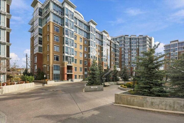 Property Photo:  24 Varsity Estates Circle NW 502  AB T3A 2X8 