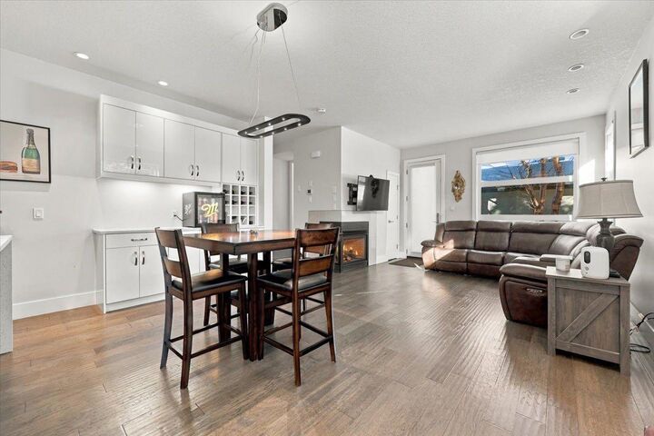 Property Photo:  840 McPherson Road NE 2  AB T2E 4Z5 