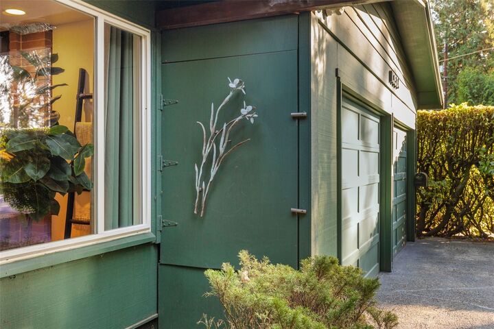 Property Photo:  13524  Roosevelt Way N  WA 98133 