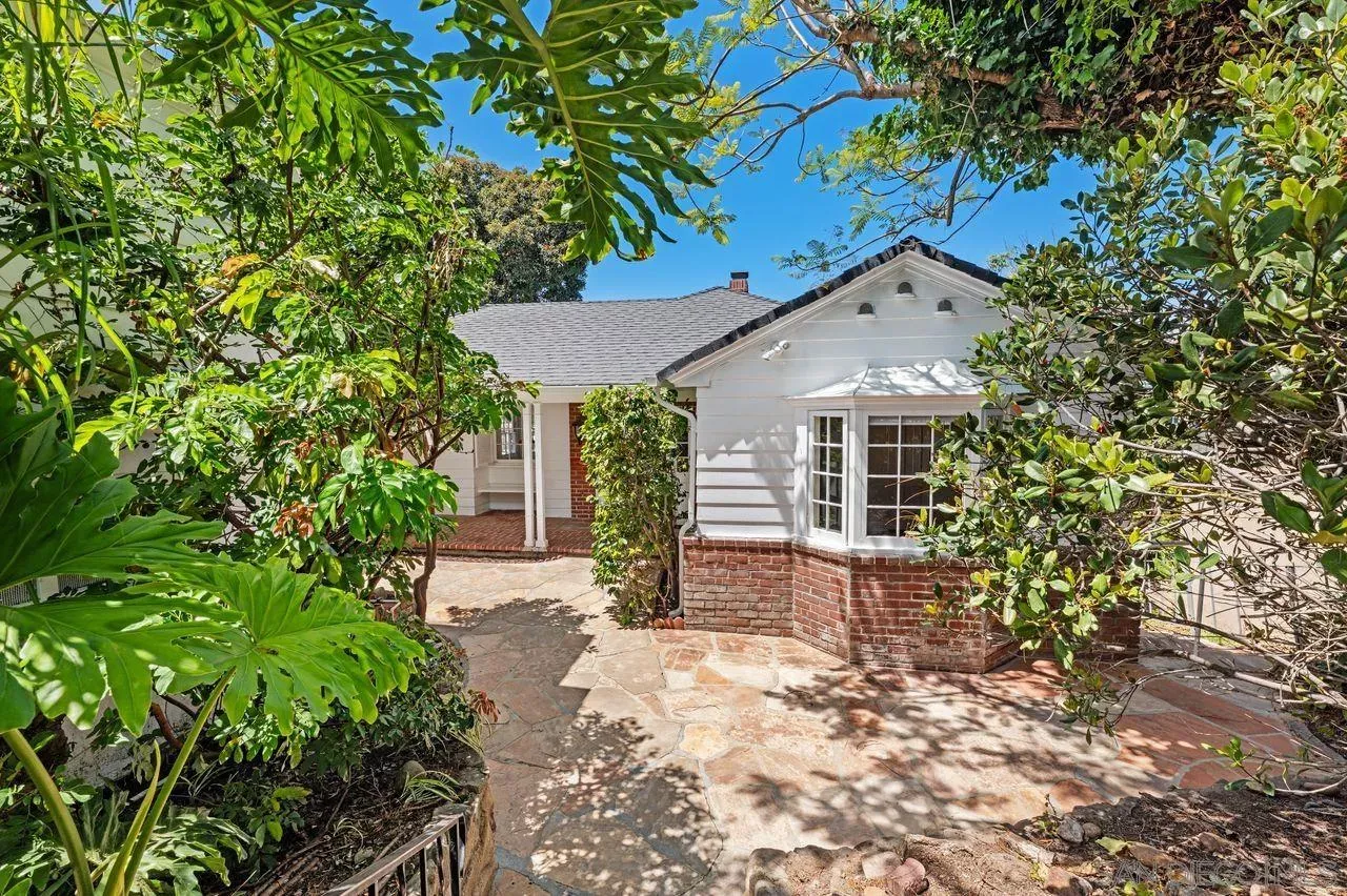 Property Photo:  2417 Arista Ct  CA 92103 