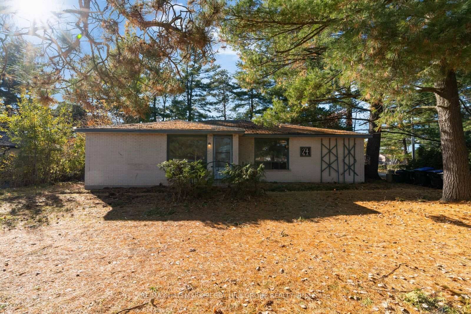 Property Photo:  24 Lee Avenue  ON L3W 0L2 