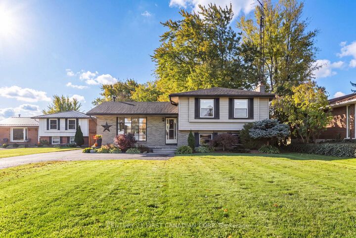 Property Photo:  32831 Richmond Street  ON N0M 2J0 