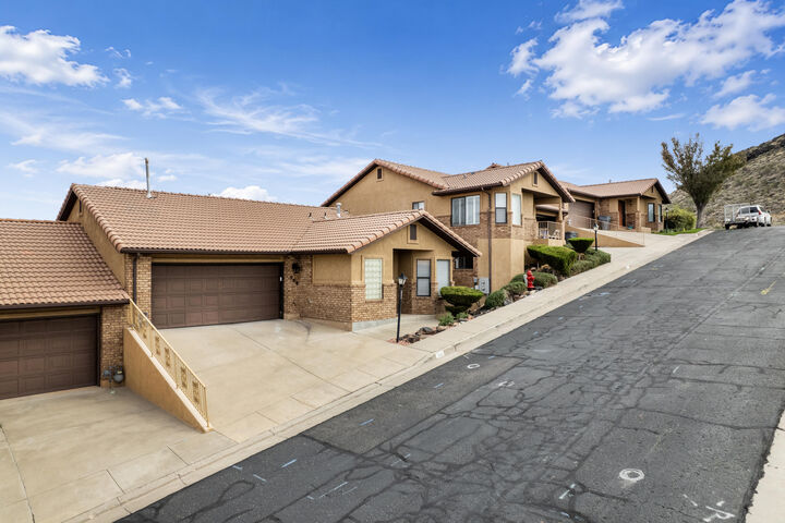 Property Photo:  556 N Ridgecrest Cir  UT 84770 