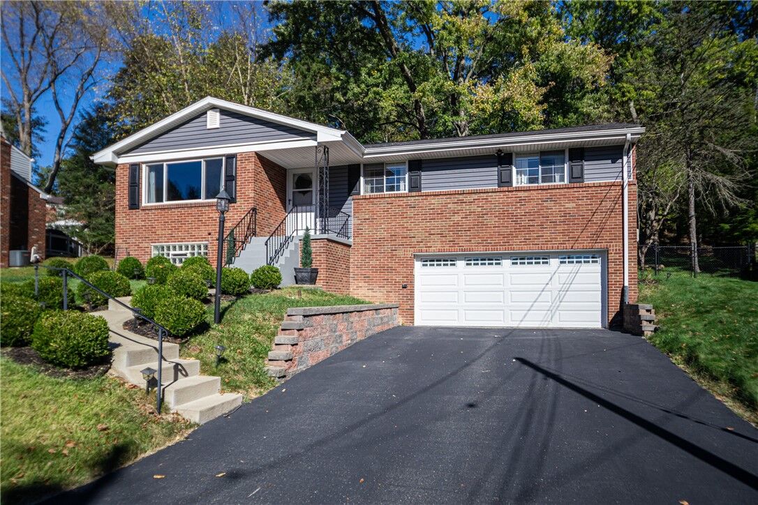 Property Photo: 2504 Autumnwood Dr PA 15116