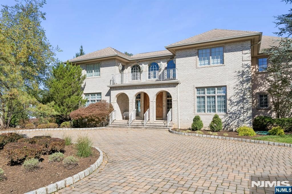 Property Photo:  3 Allen Road  NJ 07006 