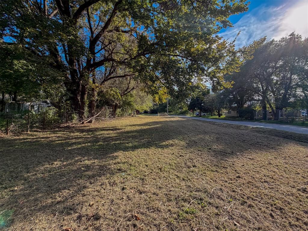Property Photo:  215 W Florida Avenue  OK 73005 
