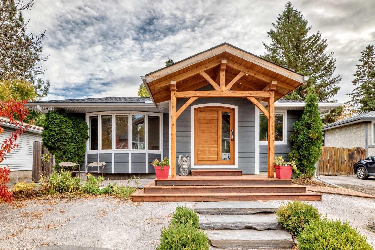 Property Photo:  448 Cantrell Drive SW  AB T2W 2K7 