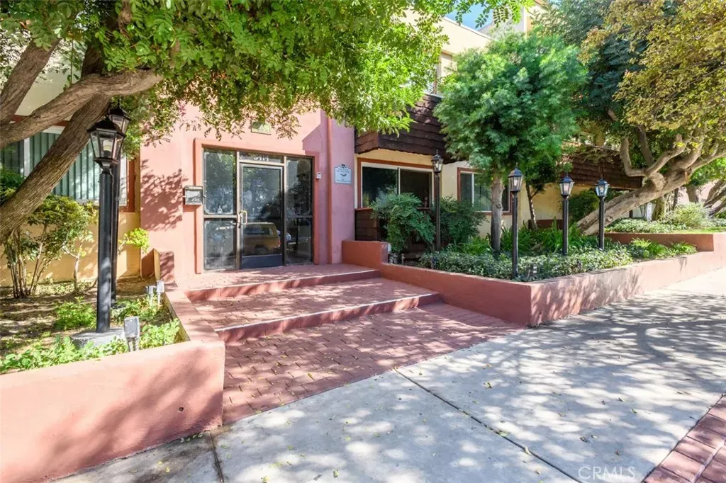 Property Photo: 5414 Newcastle CA 91316