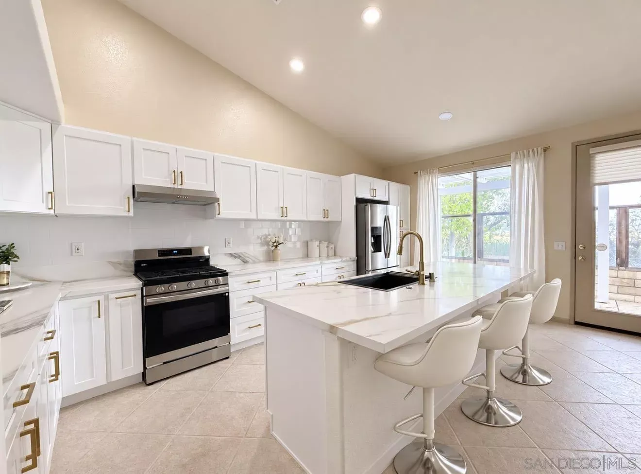 Property Photo:  1992 Ridge Way Glen  CA 92029 