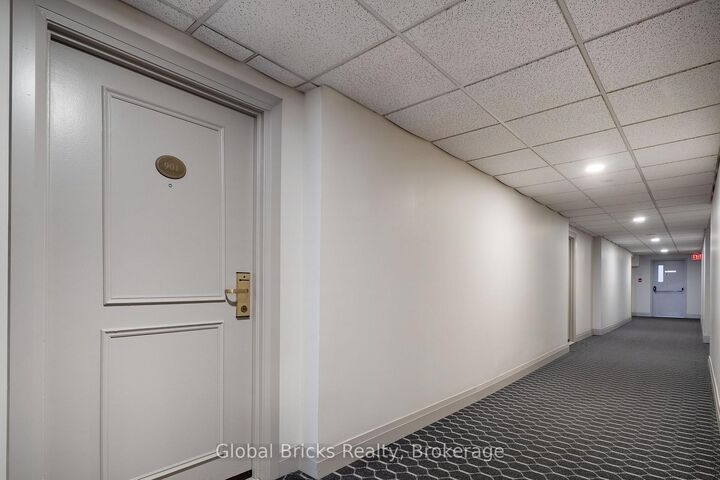 Property Photo:  2737 Keele Street 901  ON M3M 2E9 