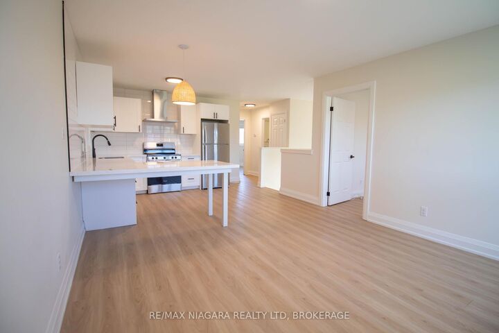 Property Photo: 3 Klines Avenue ON L3C 1Z7