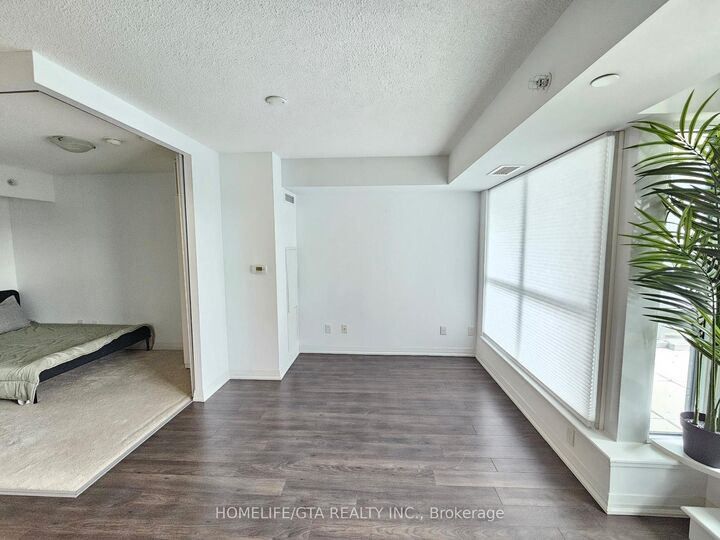 Property Photo:  30 Meadowglen Place 202  ON M1G 0A7 
