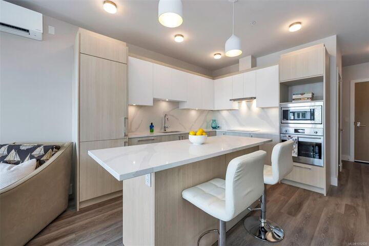 Property Photo:  622 Admirals Rd #907  BC V9A 2N7 