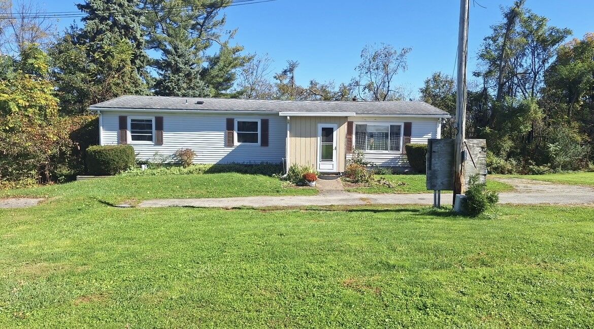 Property Photo: 1050 Kingview PA 15683