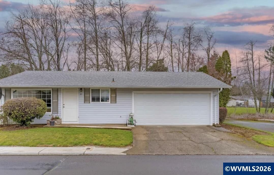 Property Photo: 955 Genie St SE OR 97306