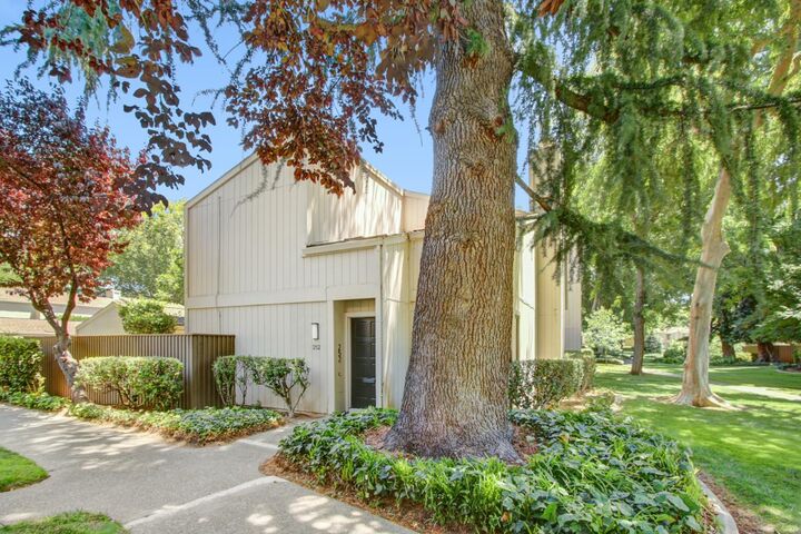 Property Photo: 252 Hartnell Place CA 95825