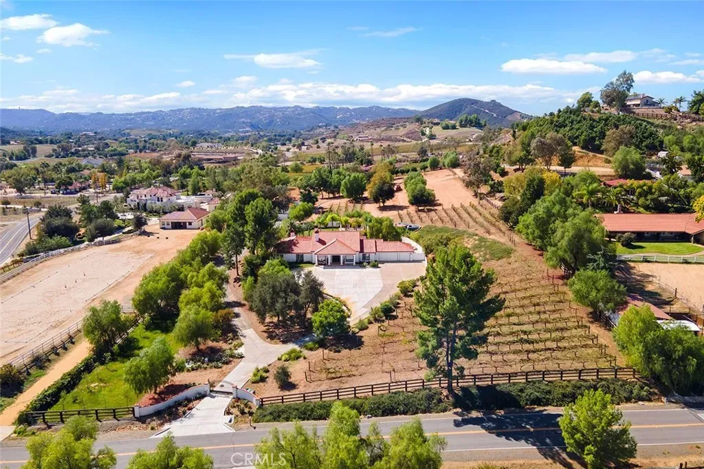 Property Photo:  39555 Avenida Bonita  CA 92562 