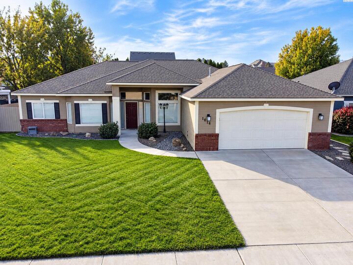 Property Photo:  1674 Venus Circle  WA 99352 