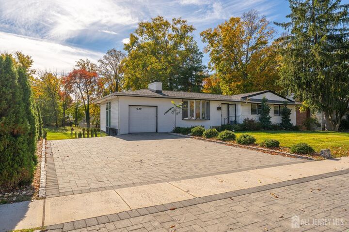Property Photo:  929 Franklin Avenue  NJ 07080 