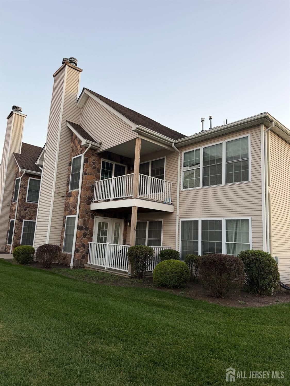 Property Photo:  123 Chariot Court  NJ 08854 