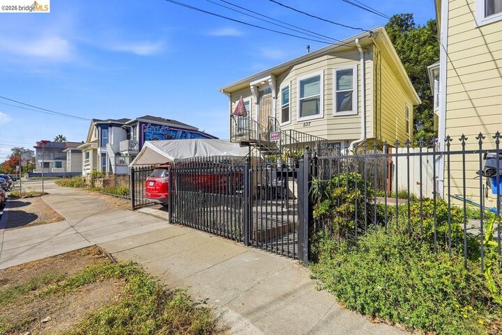 Property Photo: 537 Chester CA 94607