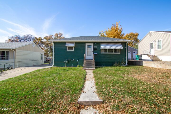 Property Photo:  1506 13th Street N  ND 58501 